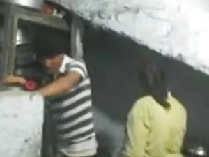 बीबीडब्ल्यू चाटना हो ...