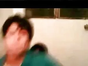 अपार्टमेंट में कमबख् ...