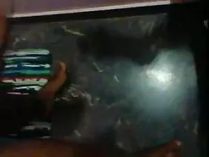 महिलाओं ने हिंदी सेक ...