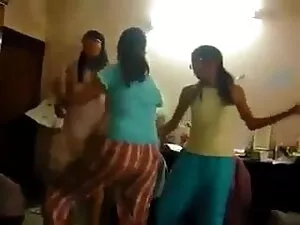 नूटेला और लौरा हिंदी ...