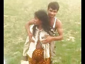 मिया मल्कोवा को पीछे ...