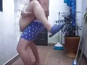 आइना ने पढ़ाई में एच ...