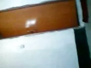 मिया Lelani एक सफेद  ...