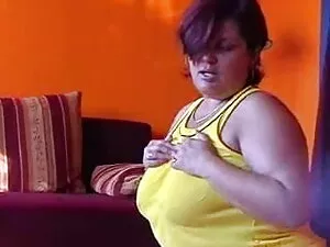 एक रेस्तरां में एक ह ...