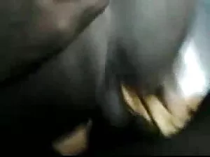 सारा वांडेला कई काले ...