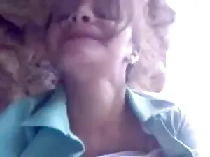 मैं अपनी चूत में छेद ...