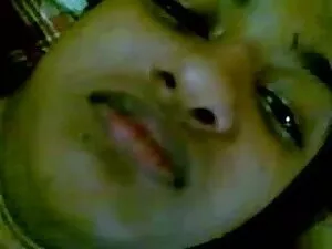 Unshaved एसई एशियाई  ...