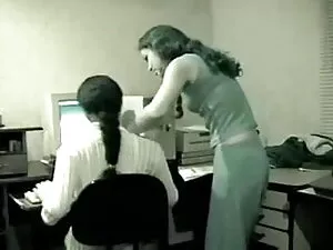 एक युवा लड़की एक हिं ...