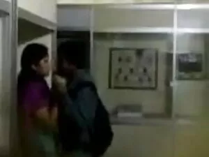 स्कूल में सेक्सी हिं ...