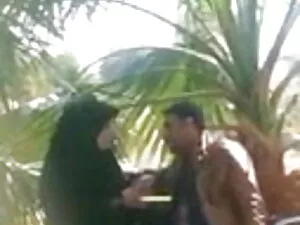 चौड़े कूल्हों बड़ा स ...