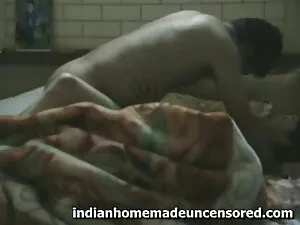 पर्यटक फिल्माने सेक् ...