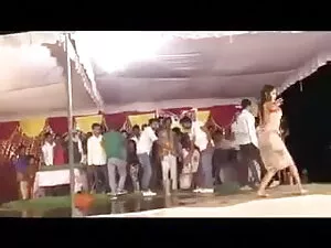 Tiny4K - खूबसूरत लड़ ...