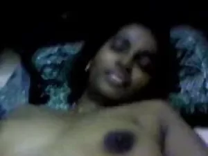 एशियाई गलफुला किशोर  ...