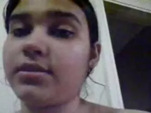 स्टन्निंग ब्लोंड बेब ...