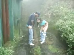 दो सुंदरियों के साथ  ...