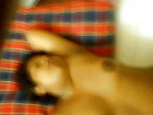 सुडौल लाल सिर से उसक ...