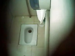 ग्लोरीहोल में सेक्सी ...