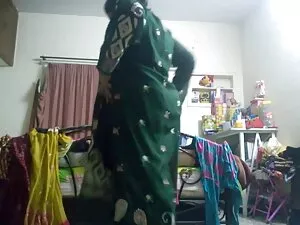 जवान लड़का बेकार है  ...