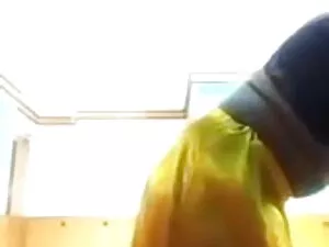 युवा काले फूहड़ पत्न ...